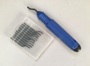 Ръкохватка с резци за почистване 010726