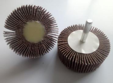 Шкурка за бормашина ламелна ф20/6/25 010727