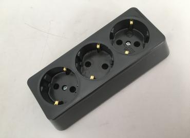 Съединител троен черен 010735