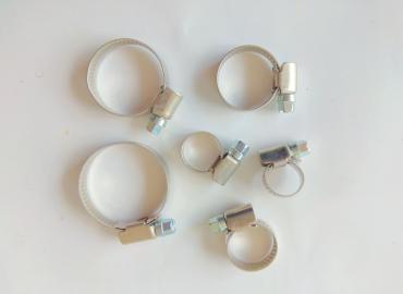 Скоба за маркучи и др. поцинкована 8х13  010363