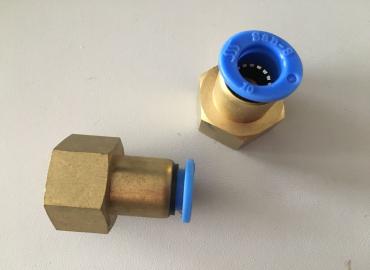 Прав съединител маркуч ф10 вътрешна резба 3/8" 010578