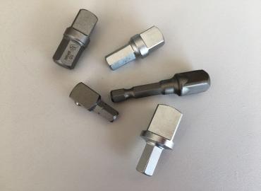 Адаптор за вложка към винтоверт квадрат-шестостен 1/2"-5/16" 32mm 06042